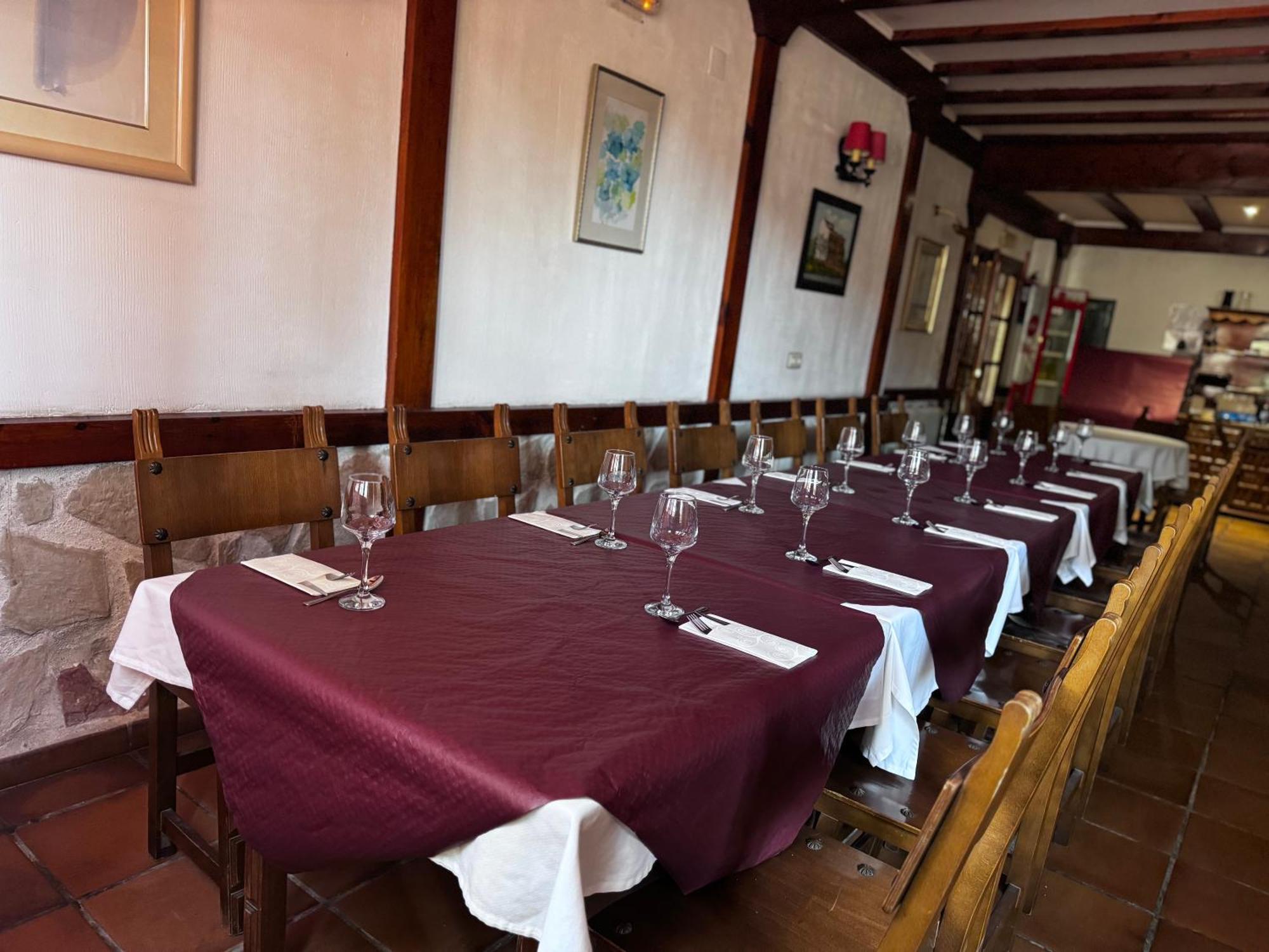 Hotel Restaurante Rio Cuervo Vega del Cadorno Exterior foto